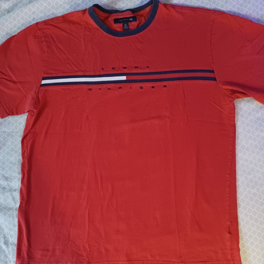 Tommy Hilfiger mens XL Y2K embroidered logo red tshirt